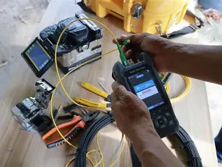 Nexgen technicians fibre testing 